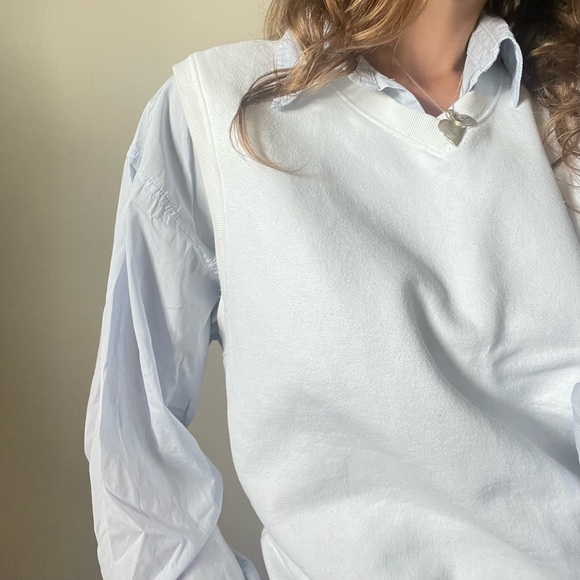 Aritzia TNA Cozy Fleece Sweater Vest - Picture 2 of 10